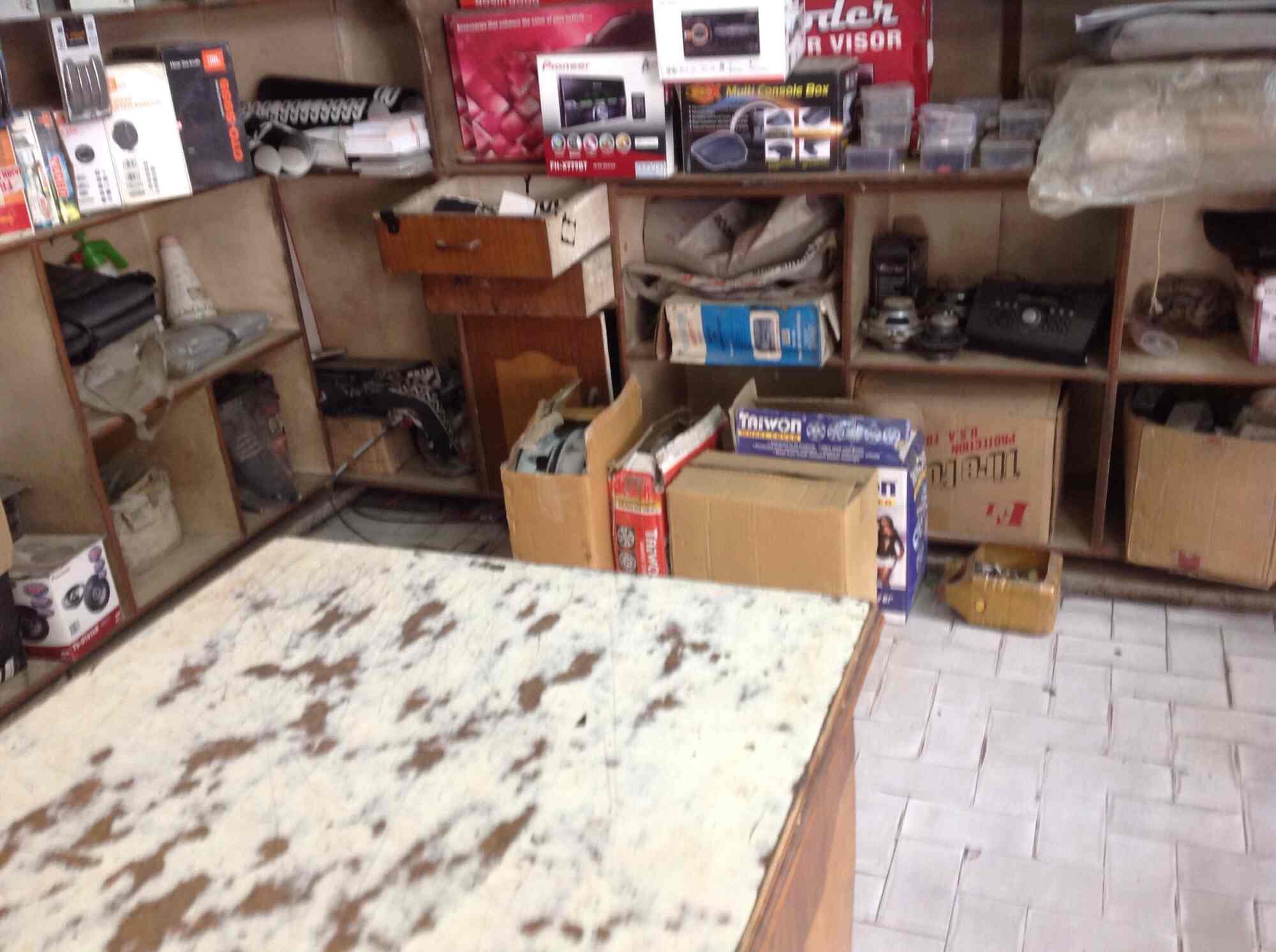 Auto Den Car Accessories in South Patel Nagar,Delhi Best Car Seat