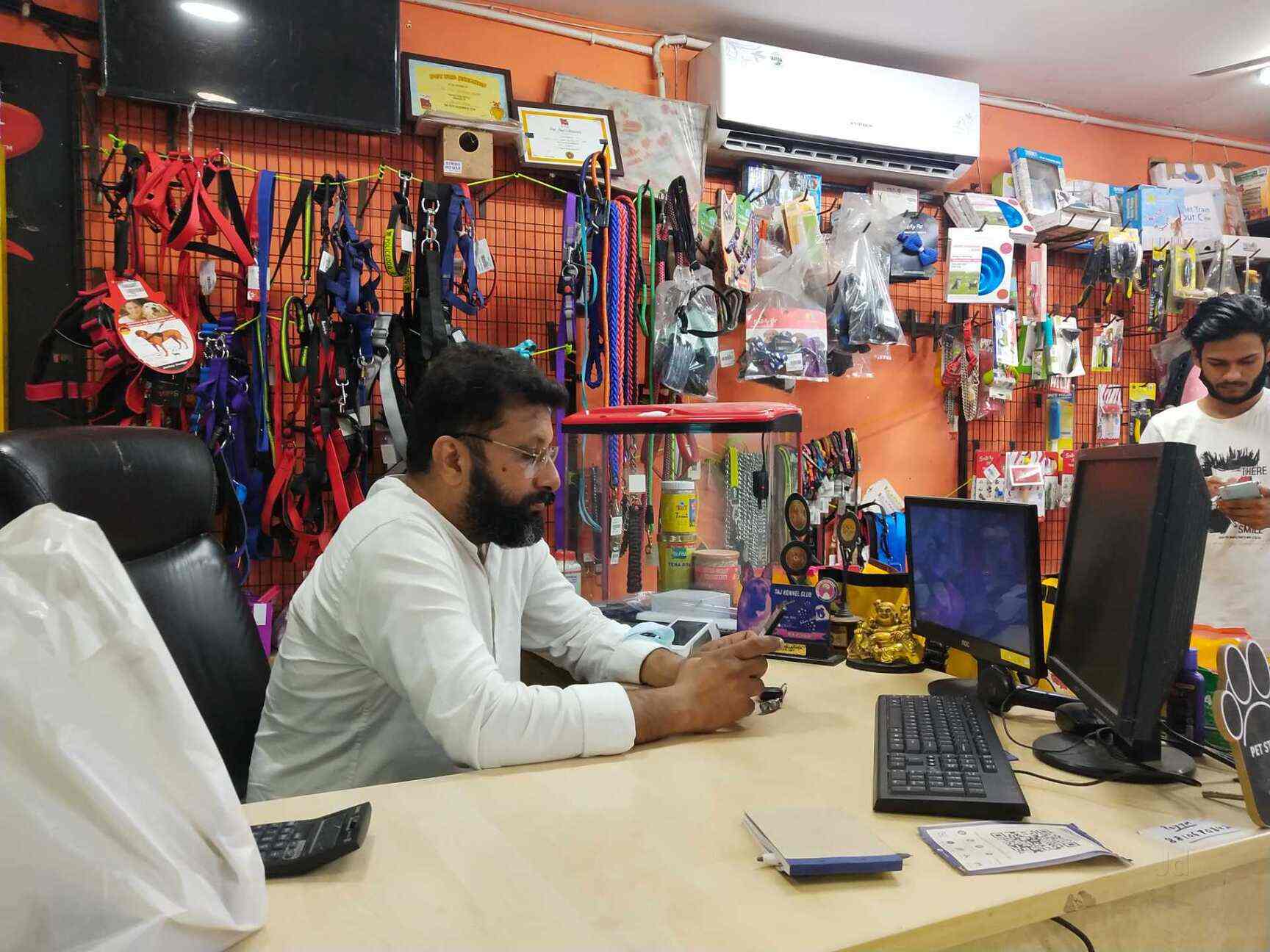 Petstreet Stays in Noida Sector 27,Delhi Best Pet Shops in Delhi