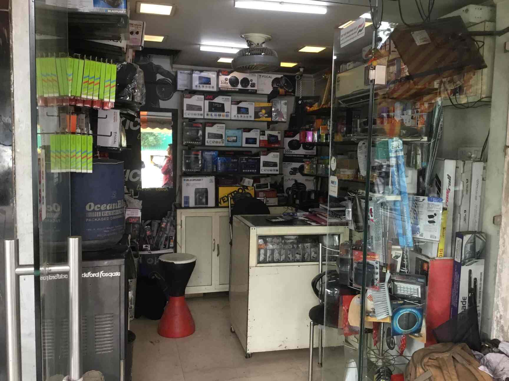 Car World in Sarojini Nagar,Delhi Best Car Accessory Dealers in Delhi