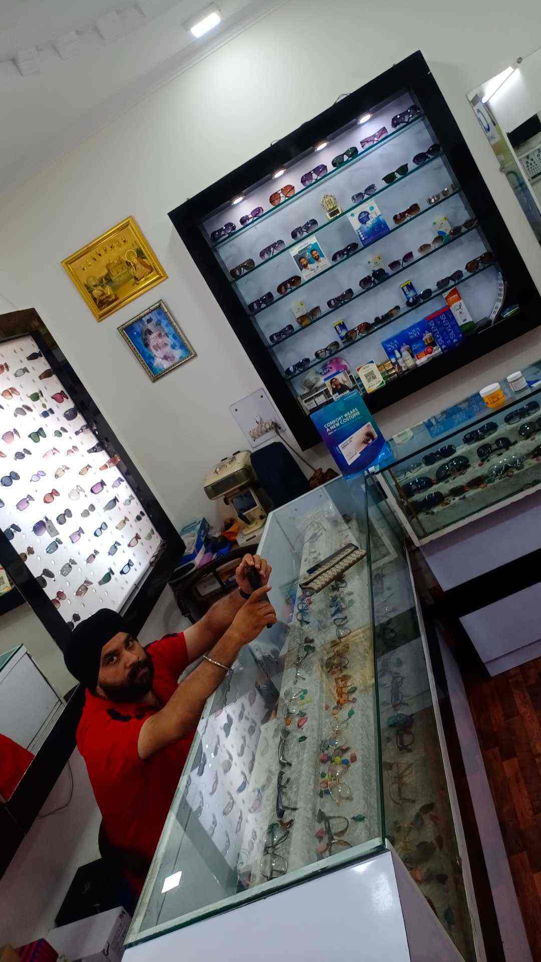 Monga Opticians in Rajouri Garden,Delhi Best Fresh LookContact Lens