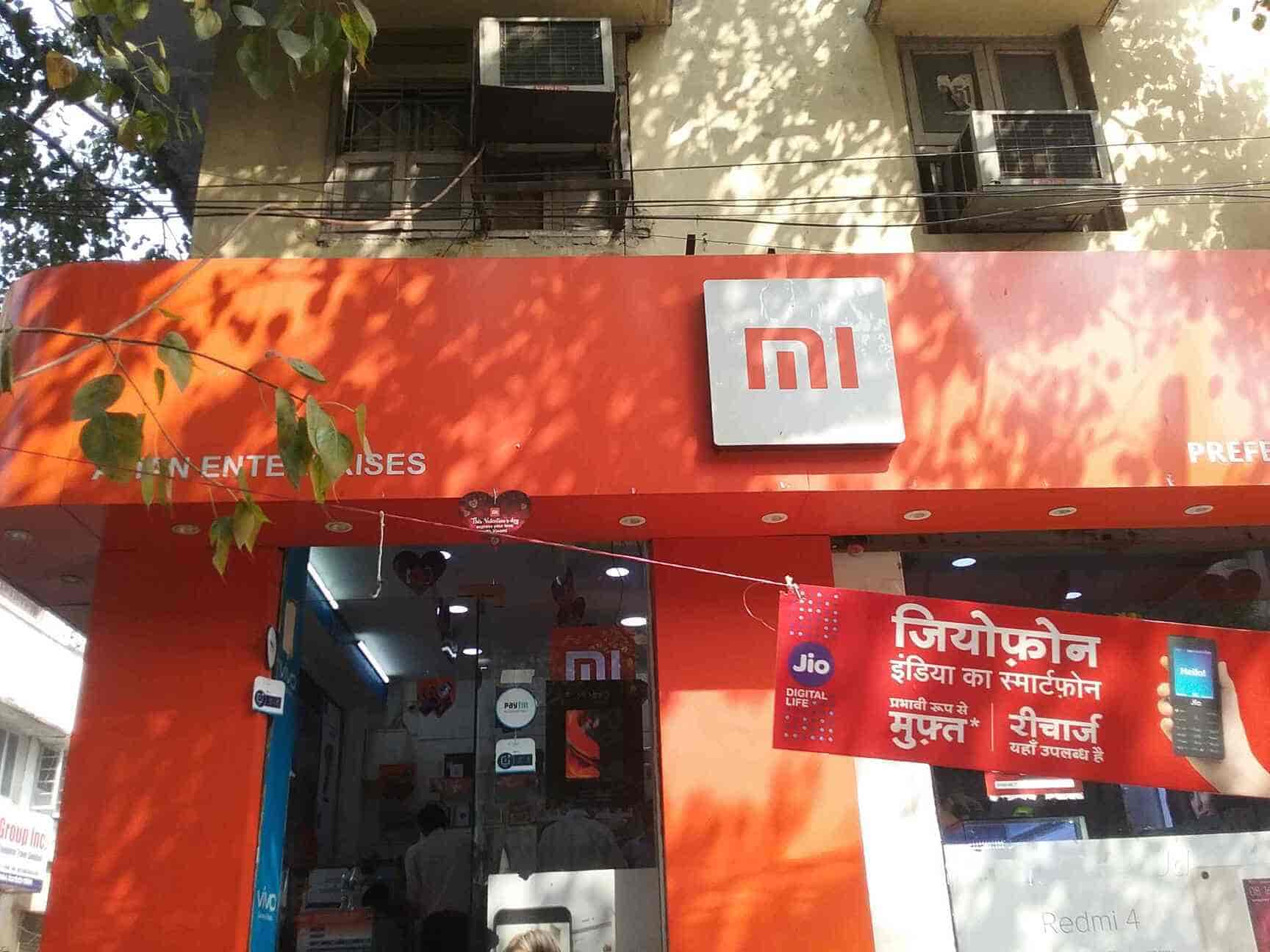 Top Airtel 24 Hours Mobile Phone Customer Services in Azad Market