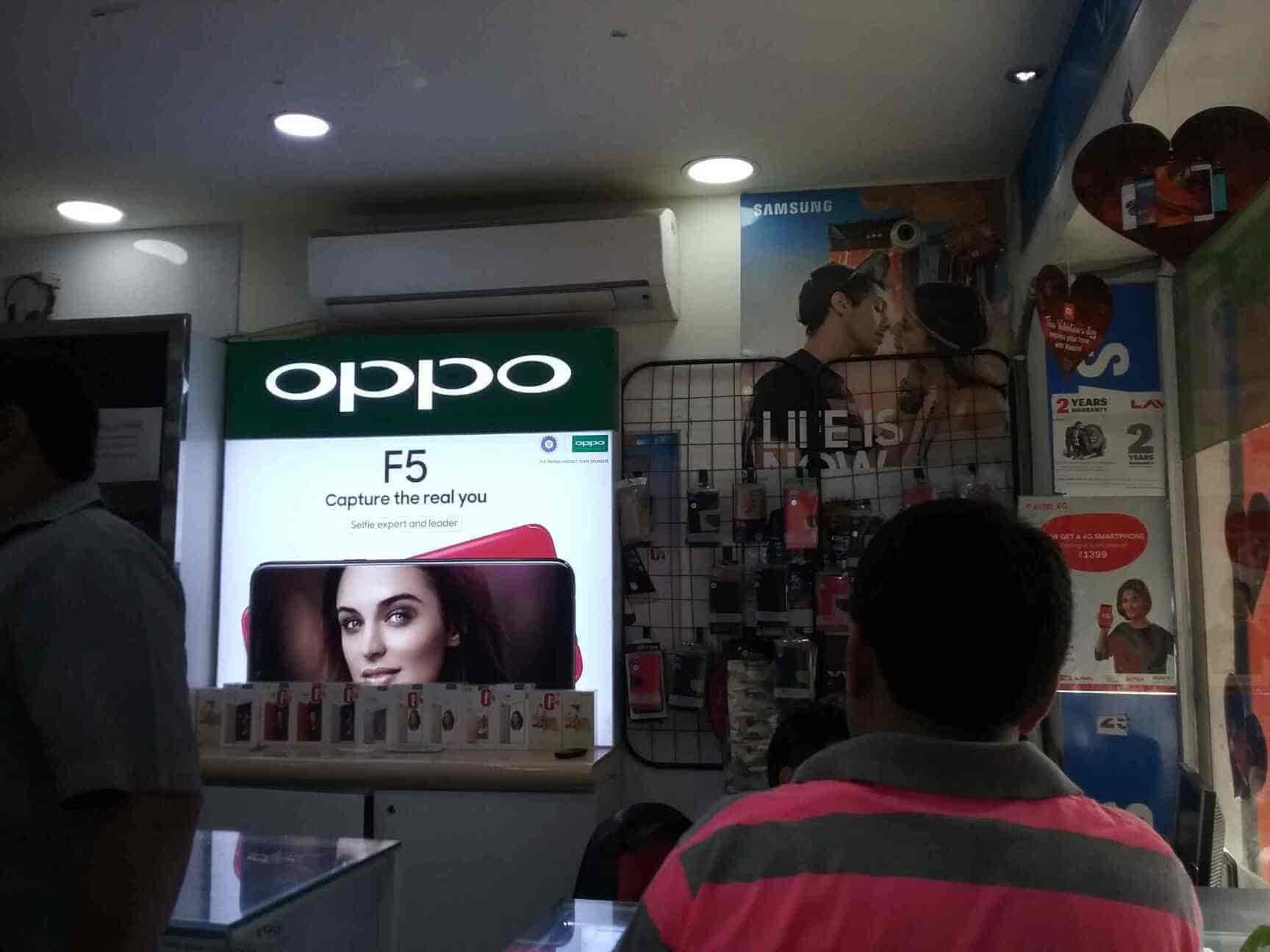 Top Airtel 24 Hours Mobile Phone Customer Services in Azad Market