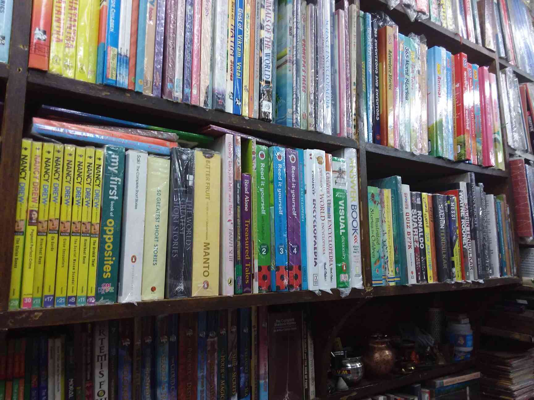 Karachi Stationery Mart in Janpath,Delhi Best Stationery Shops in