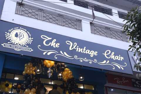 The vintage online chair vikaspuri