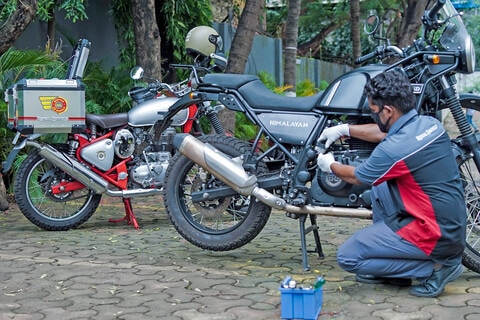 royal enfield showroom in select citywalk