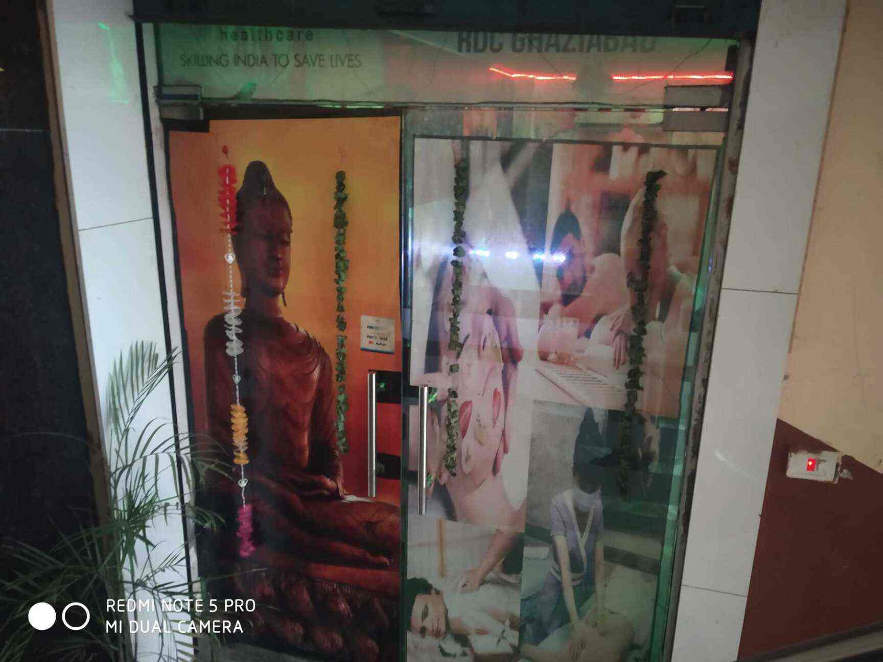 Tip Top Sp & Saloon in Raj Nagar Ghaziabad,Delhi Best Body Massage