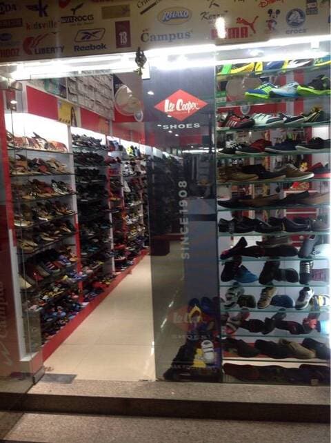 Red chief showroom in dwarka Outlet