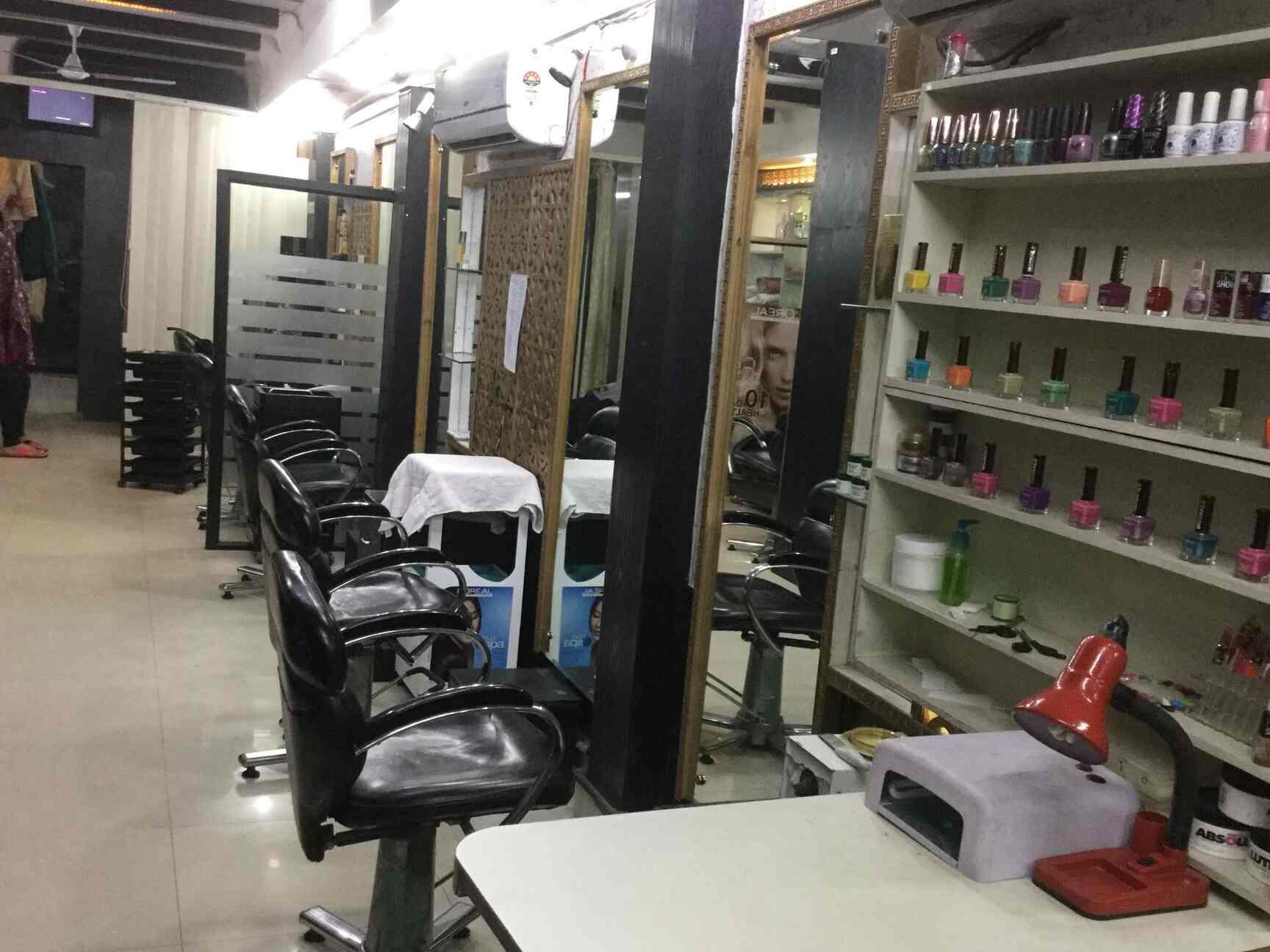 Retail Makeup Artist Saubhaya Makeup