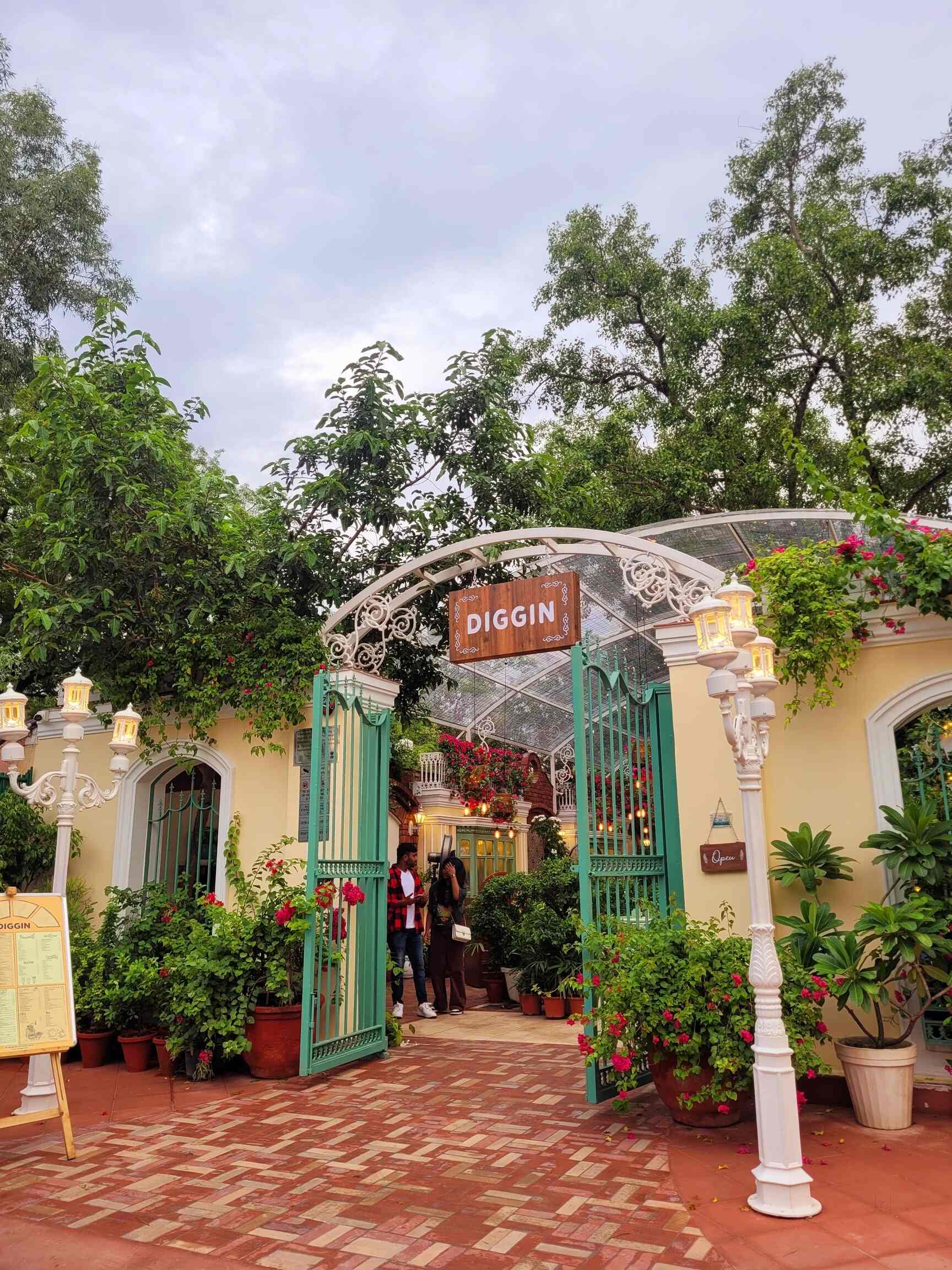 Diggin in Pandara Flats,Delhi Best Italian Restaurants in Delhi