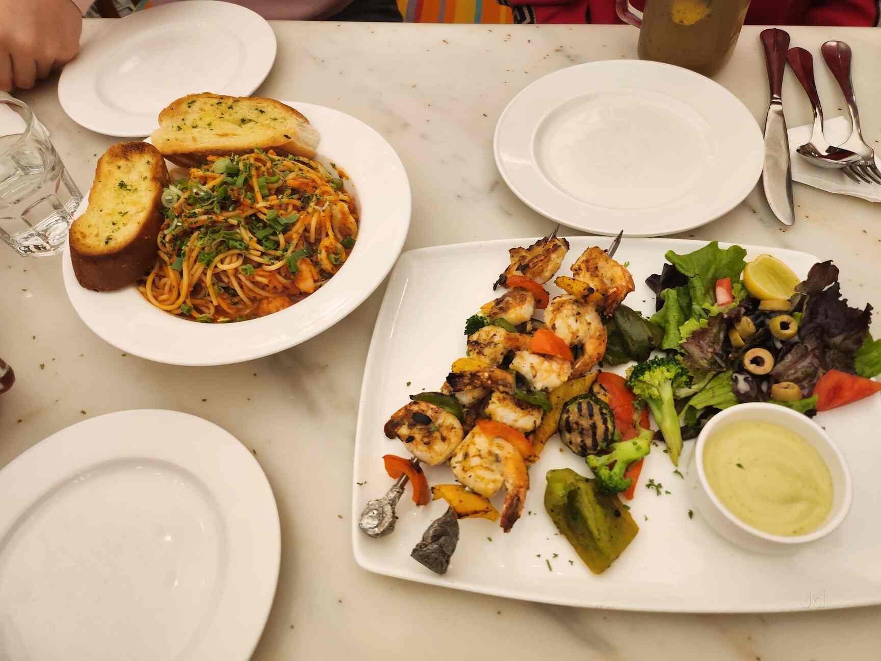 Diggin in Pandara Flats,Delhi Best Italian Restaurants in Delhi