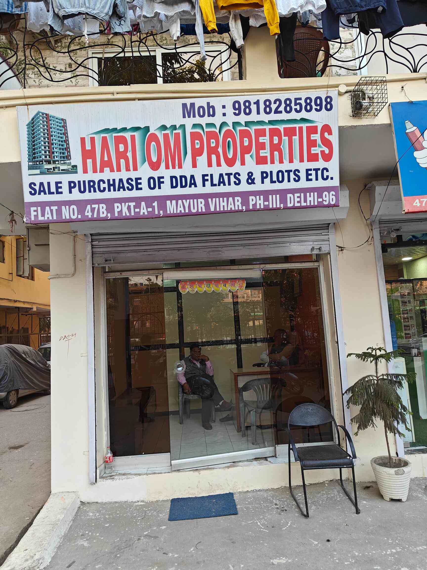 Hari Om Properties in Mayur Vihar Phase 3,Delhi Best Estate Agents For Warehouse in Delhi