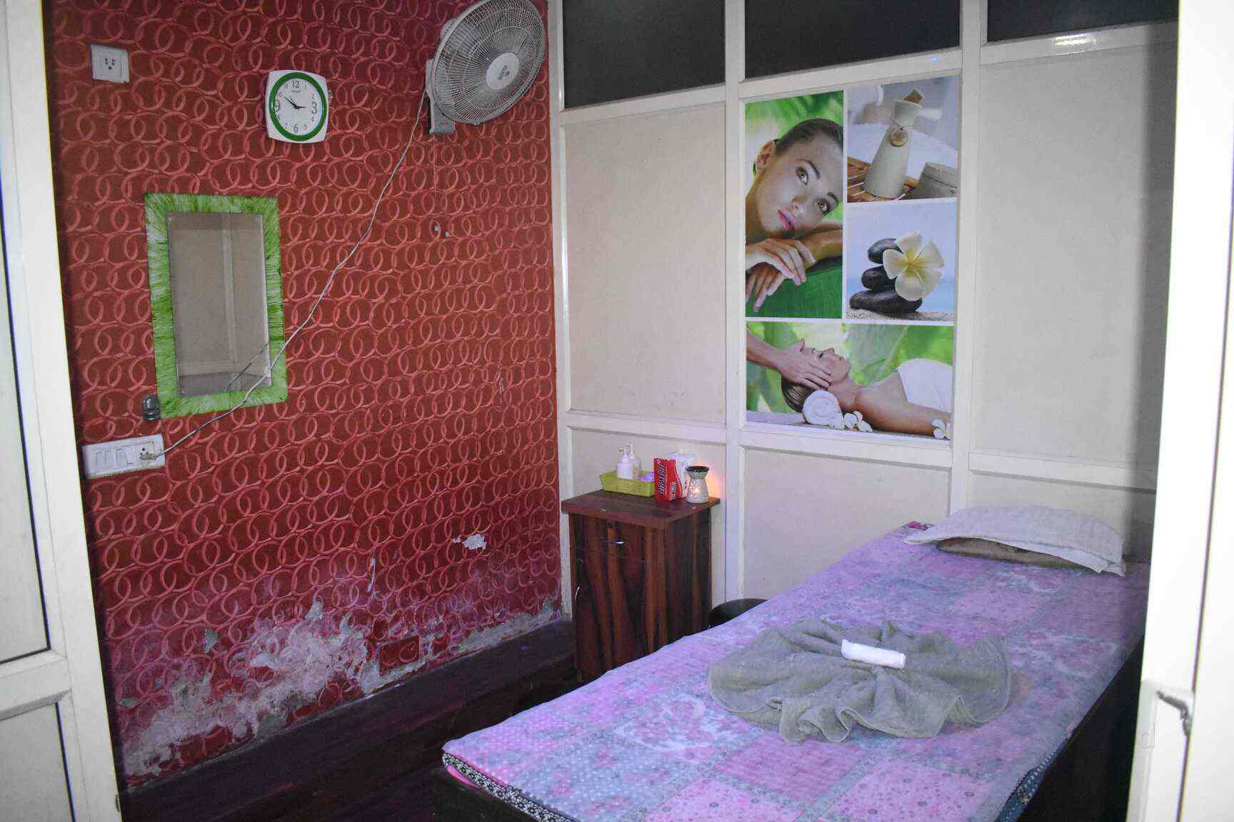 Top 24 Hours Body Massage Centres near Crowne Plaza Today HotelOkhla