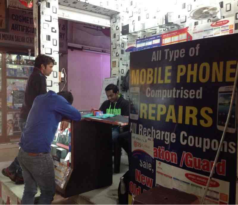 Kaushik Mobile World in Ashok Vihar,Delhi Best Second Hand Mobile