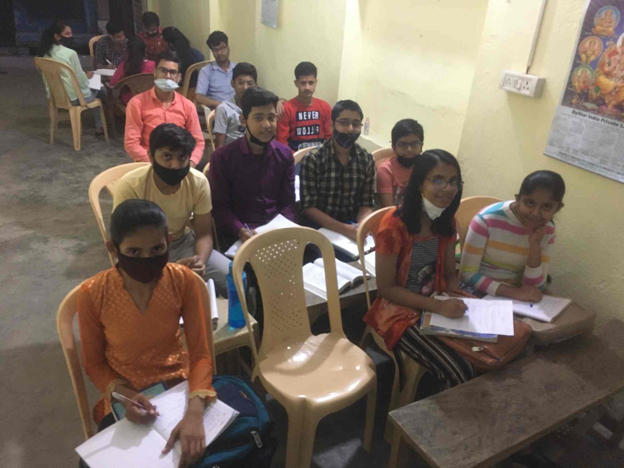 Sanjeev Coaching Institute in MOLARBAND EXTENSION,Delhi Best