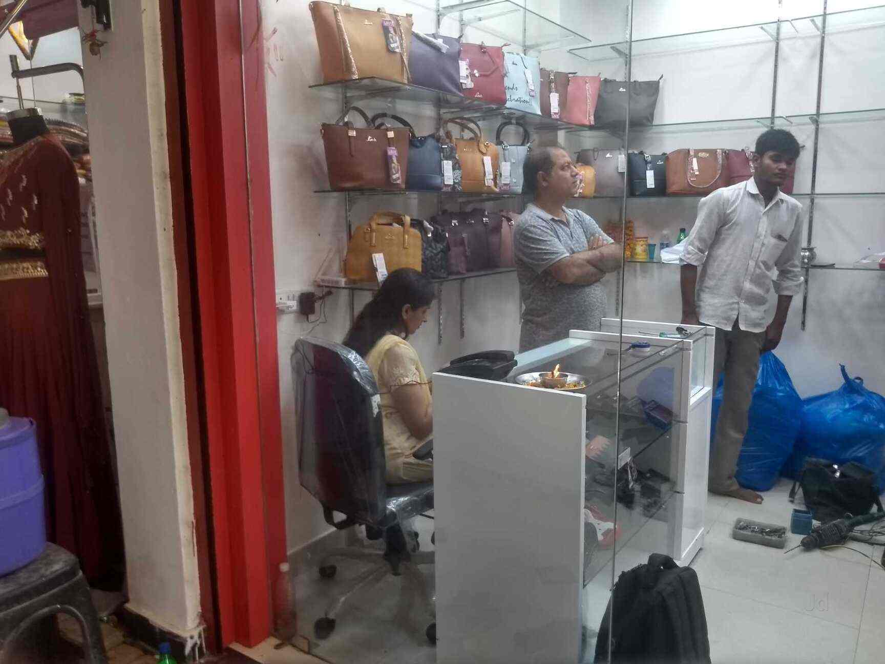 caratlane dwarka sector 12