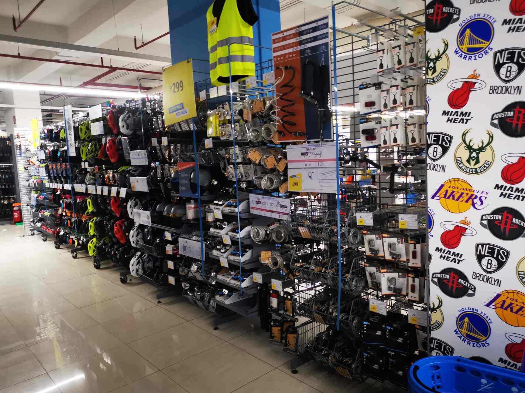 Top Shoe Dealers near Vivanta By TajDwarka Sector 21 Best Footwear