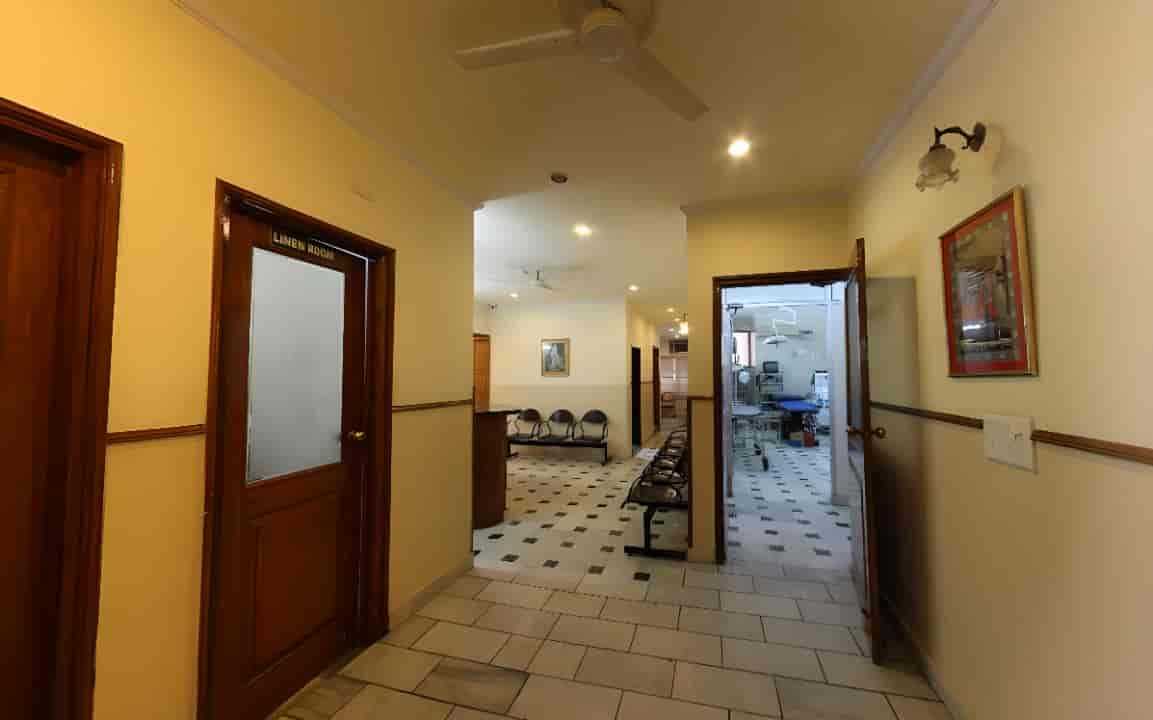 Madhukar Dr Ravinder Ear Nose And Throat Centre in Rajouri Garden, Delhi
