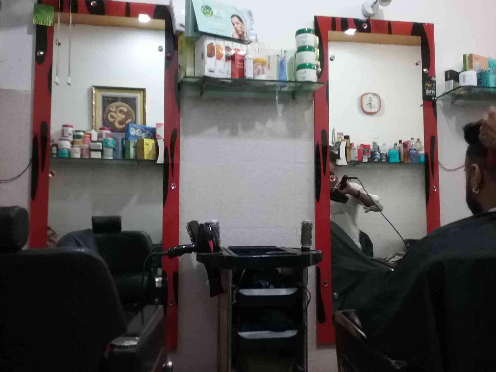 Attraction Unisex Salon in Tilak Nagar,Delhi Best Beauty Salons For