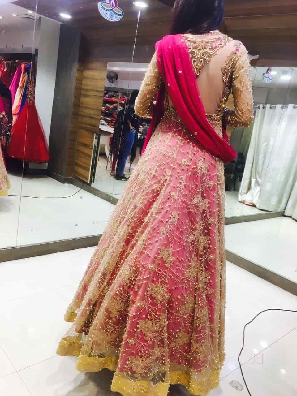 party wear gown in kamla nagar