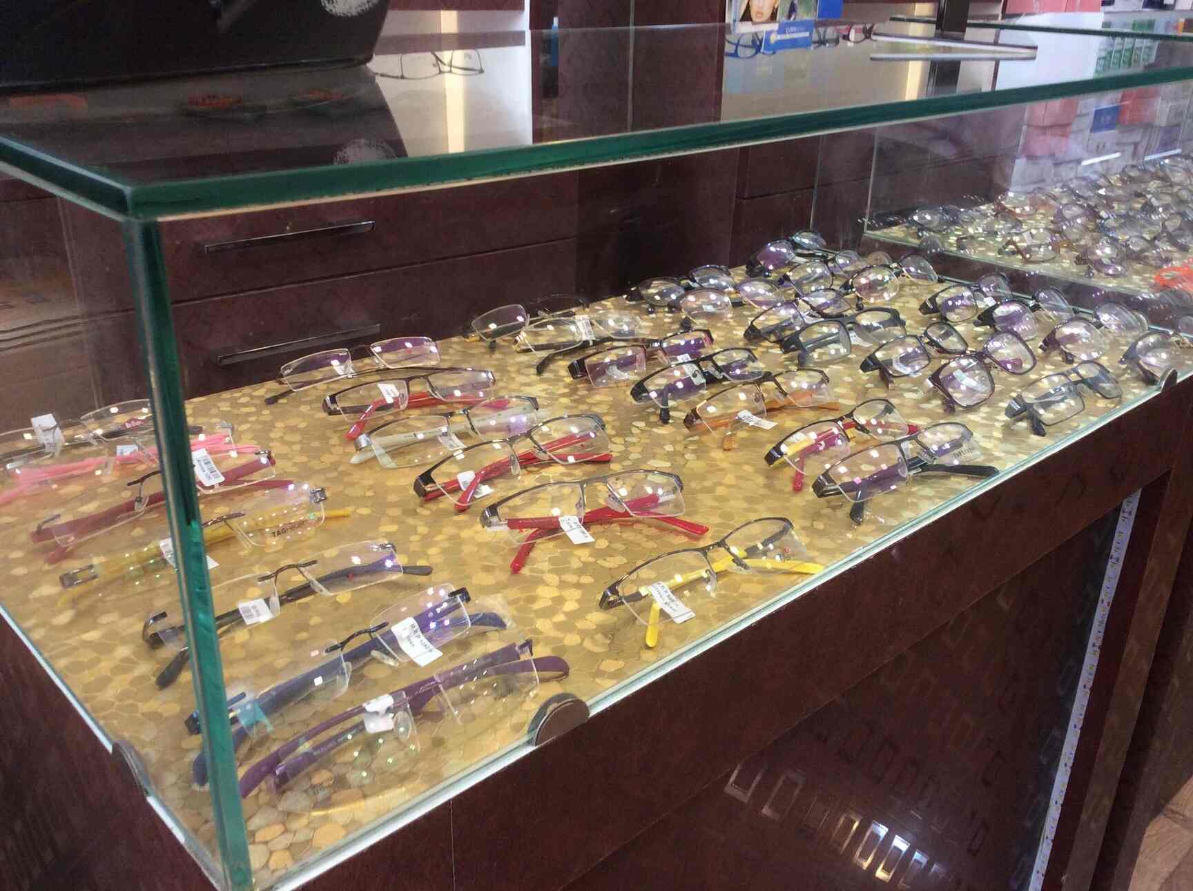 Optical Studios in Vikaspuri,Delhi Best Sunglass Dealers in Delhi