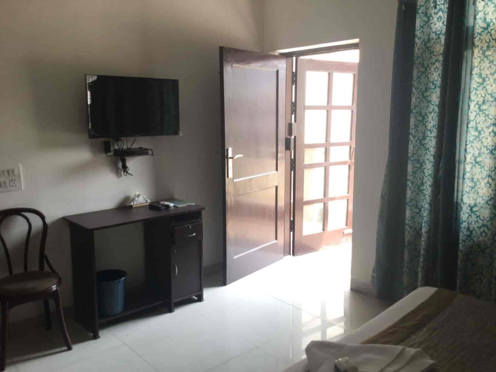 Book Home Away From Home in Tilak Nagar,Delhi Best Guest House in