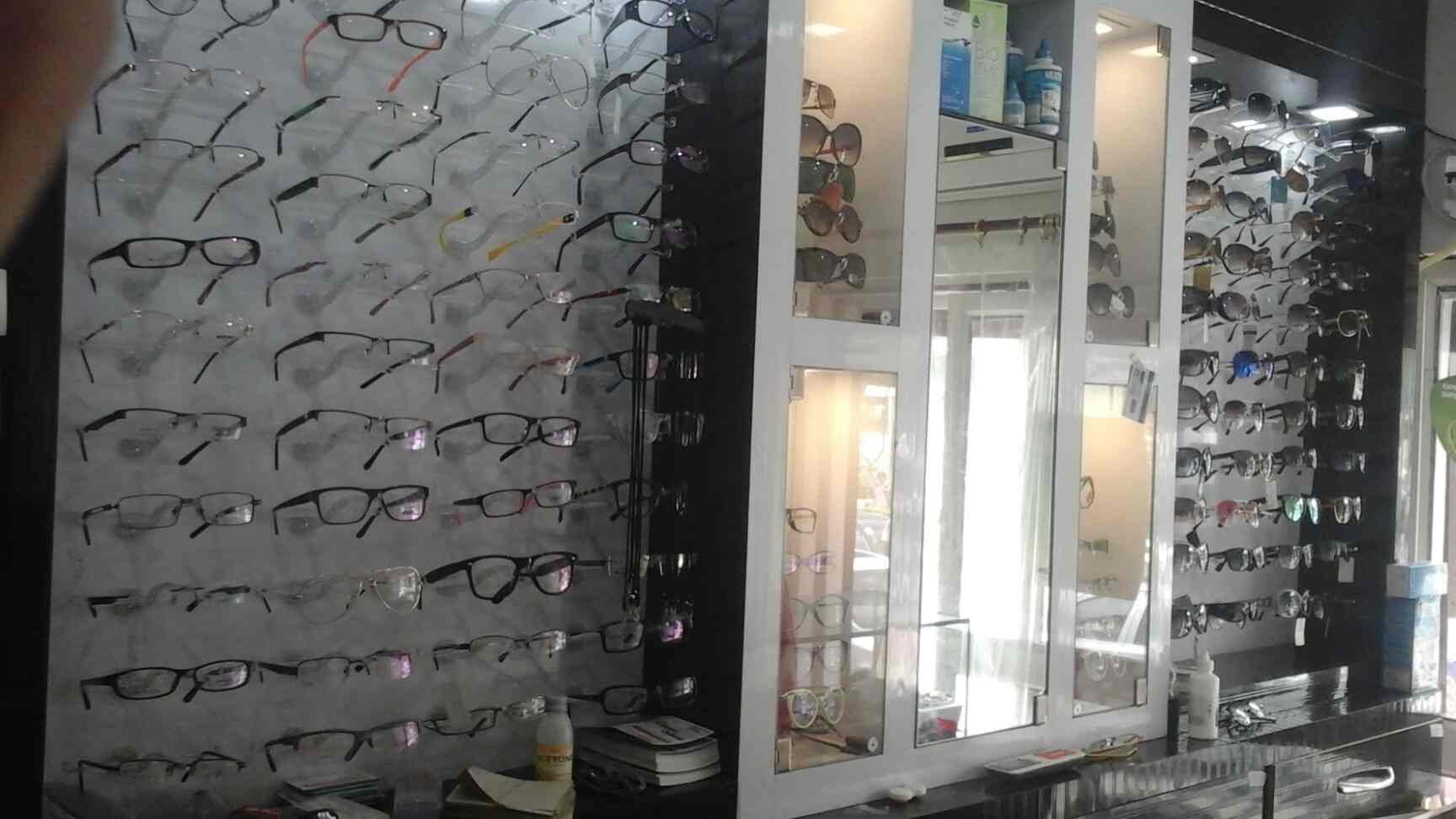 Classic Optical in Rohini Sector 7,Delhi Best Cosmetic Contact Lens