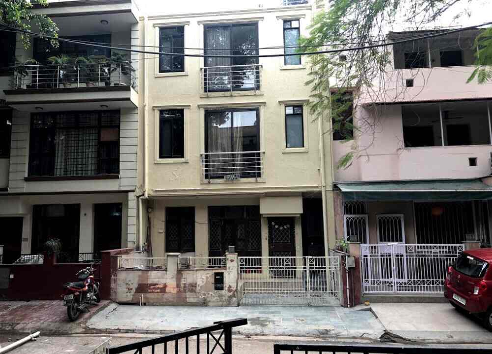 Pink Town House in DLF City Phase 3,Delhi Best Residential Buildings
