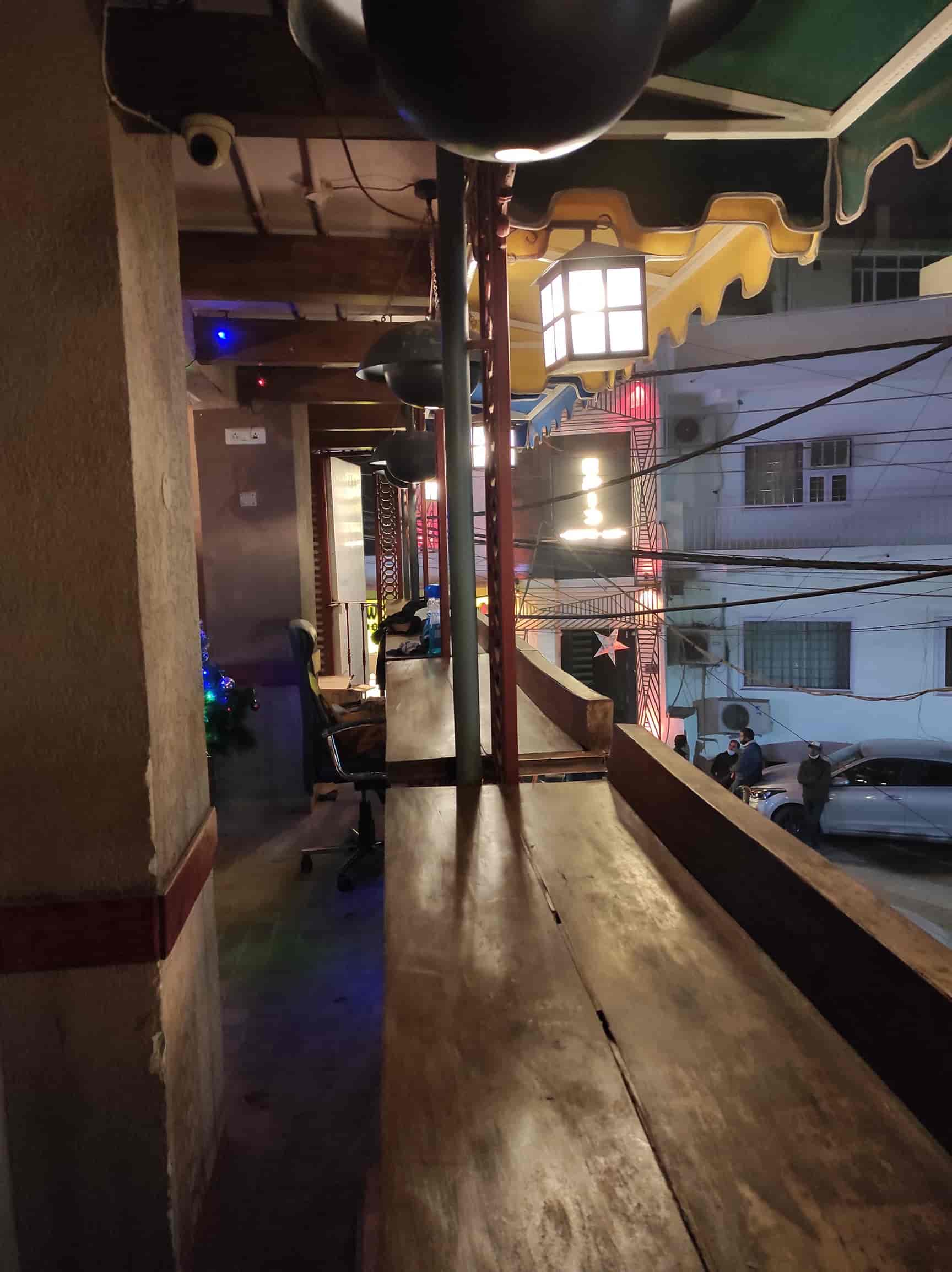 Top Night Clubs in Hauz Khas EnclaveHauz Khas, Delhi Best Dance