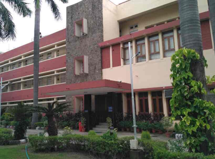 Book University Of Delhi Guest House in University Enclave,Delhi Best