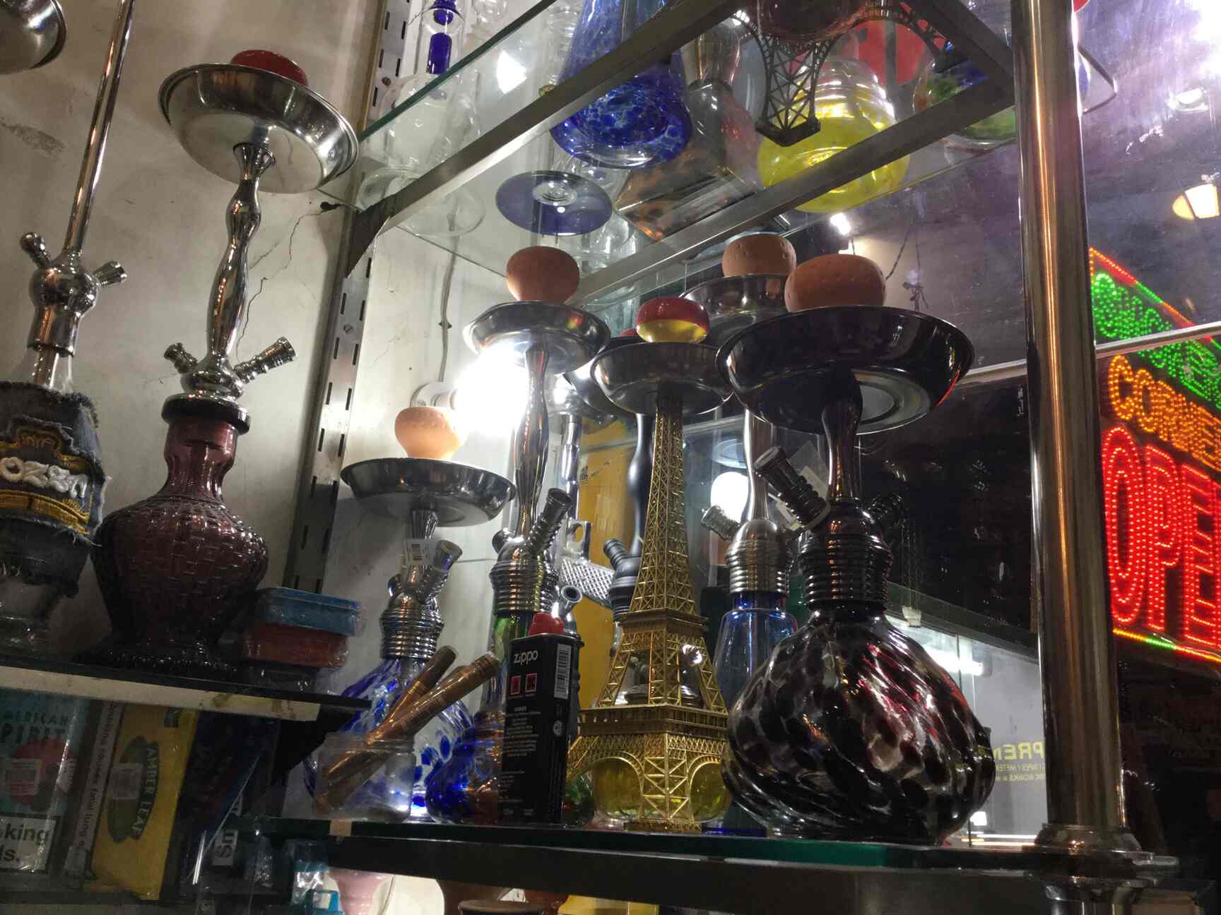 Smokers Corner Photos, Pahar Ganj, Delhi Pictures & Images Gallery