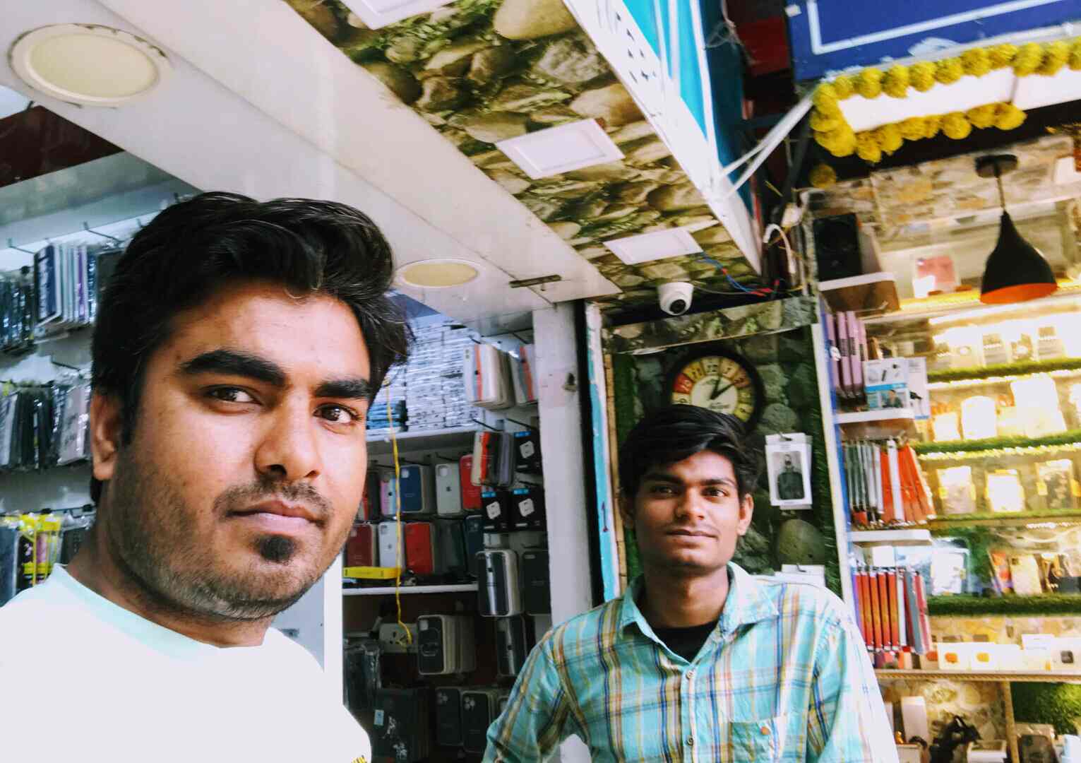 Top Mobile Phone Charger Dealers in Janakpuri Best Cellular Phone