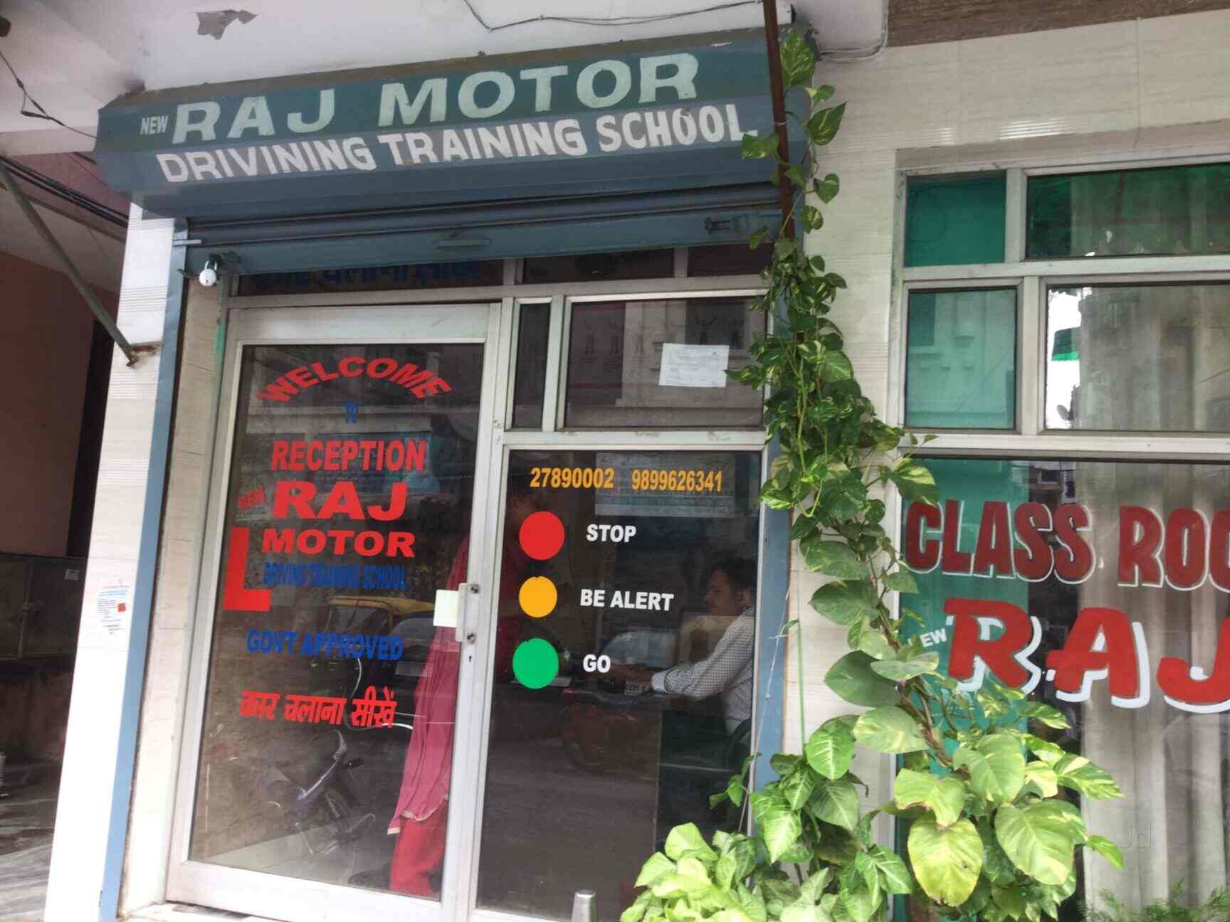 Top Driving Schools near Ambience MallRohini Sector 10, Delhi Best