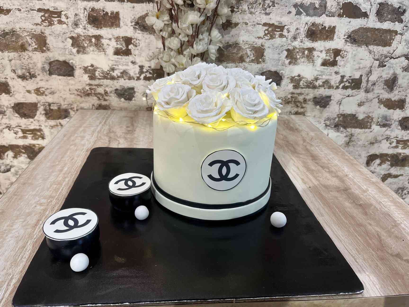 La Mcqueen Bakers in tagore garden,Delhi Order Food Online Best