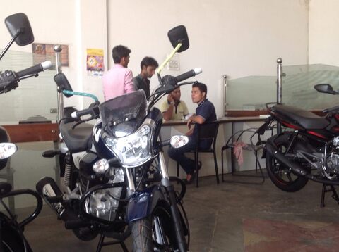 Rajiv Raj Bajaj Service Center 2025