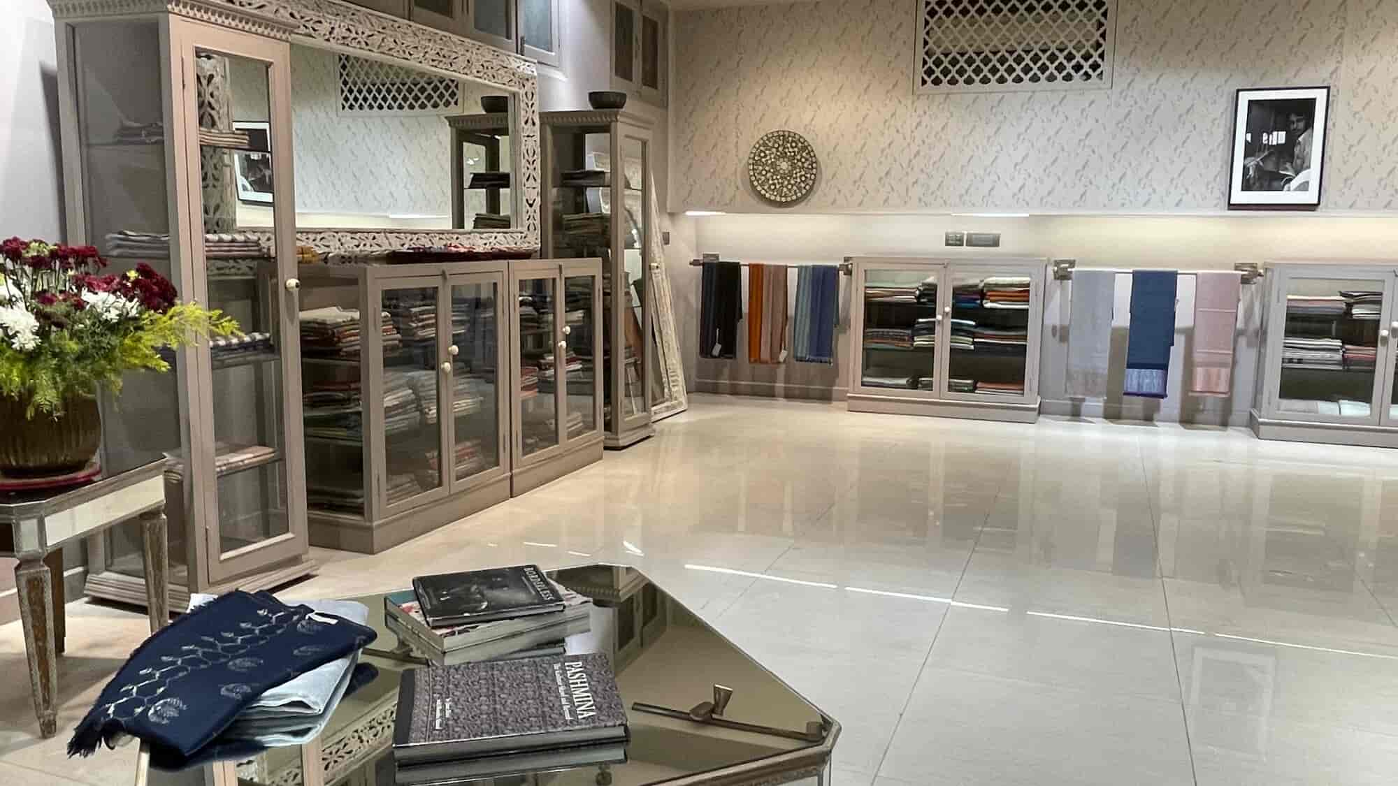 Kashmir Loom Company in Nizamuddin East,Delhi Best Kashmiri Shawl