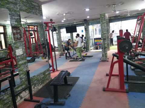 Bodybuilding Expert Gym in Vishnu Garden Gurgaon Delhi Best Gyms