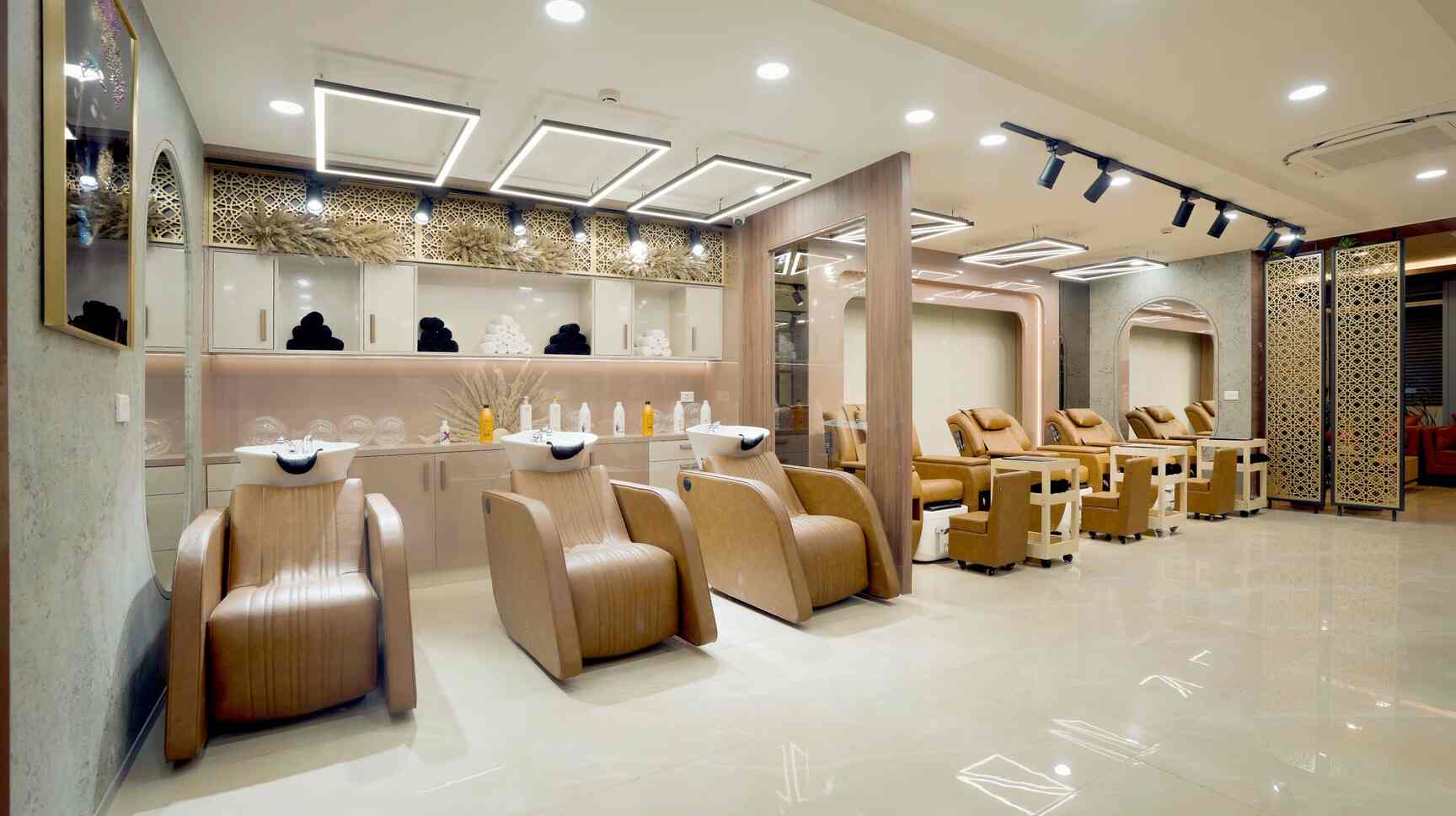 Tumble Salon in Raja Puri,Delhi - Best Beauty Parlours in Delhi - Justdial