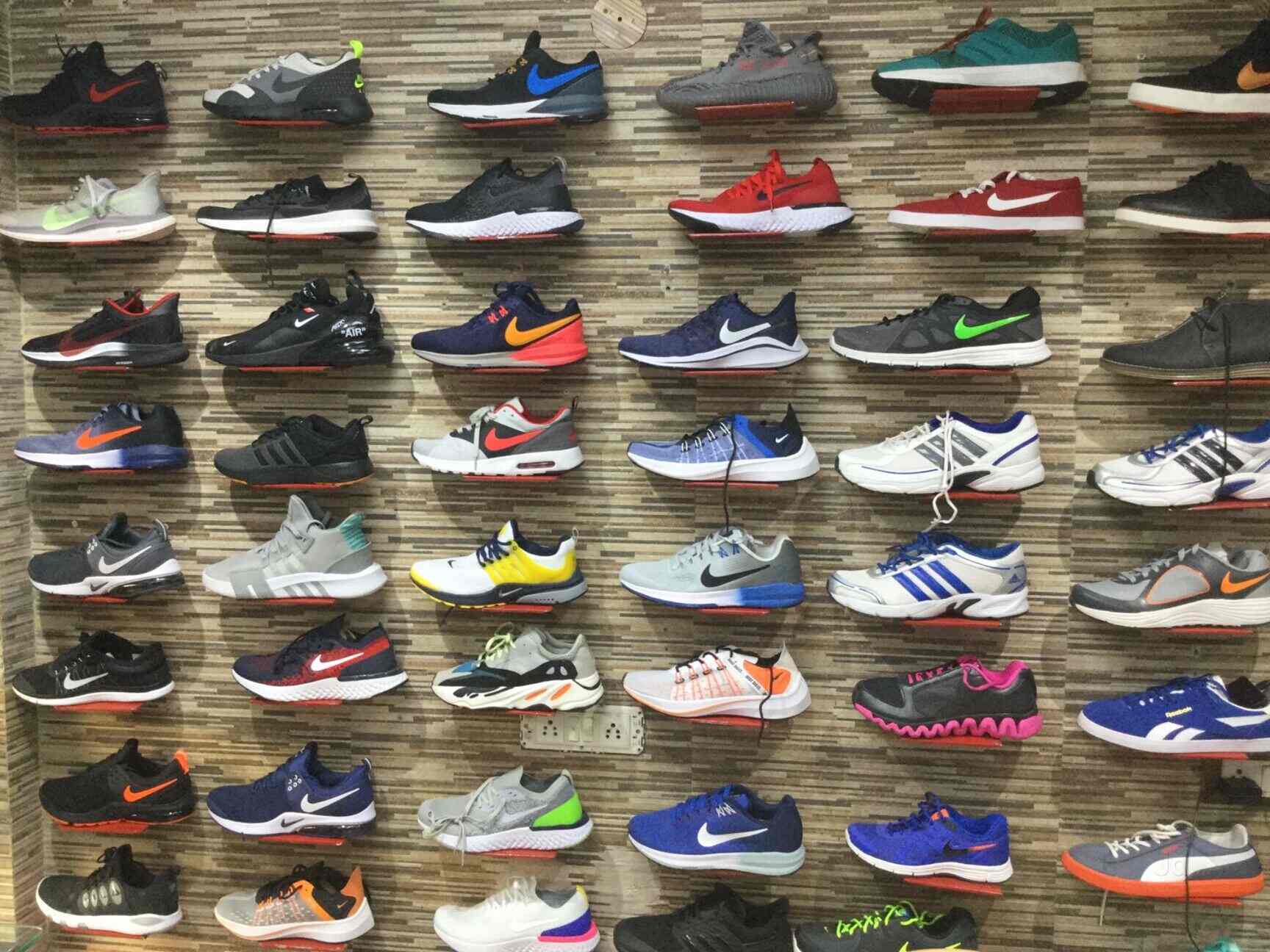 sports shoes shop near me