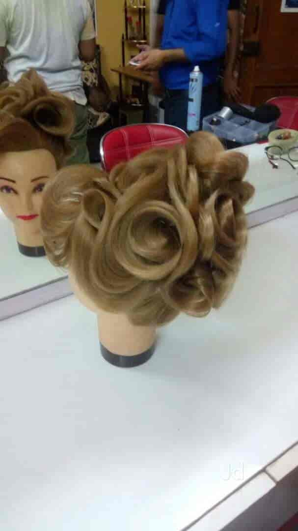 Hair wig outlet center in lahore