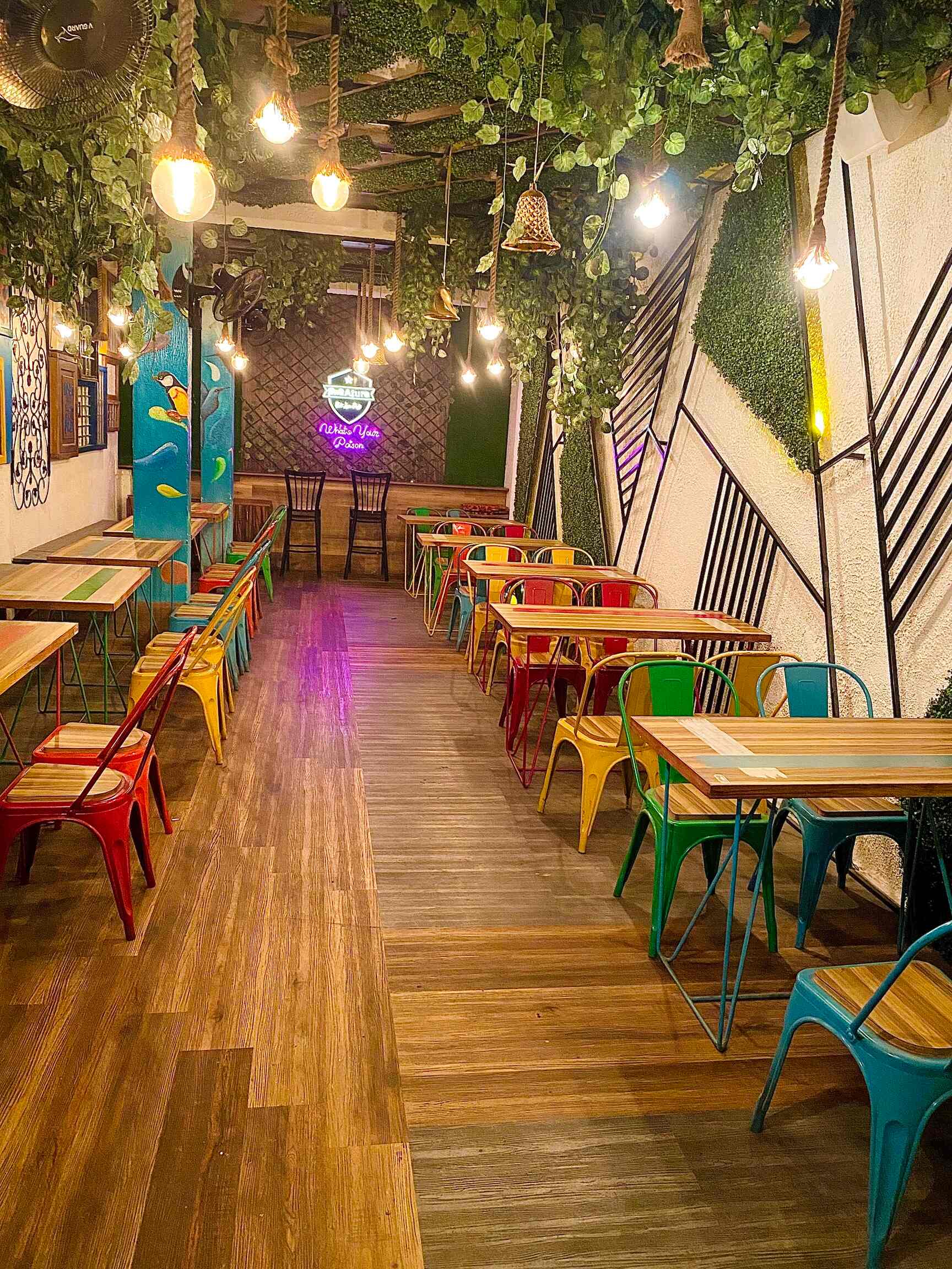 Miniature ( Hookah Cafe & Restaurant) in Laxmi Nagar,Delhi Best