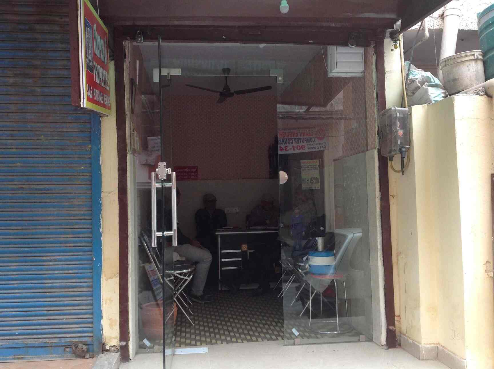 Charanji Properties in Geeta Colony,Delhi Best Property Consultants