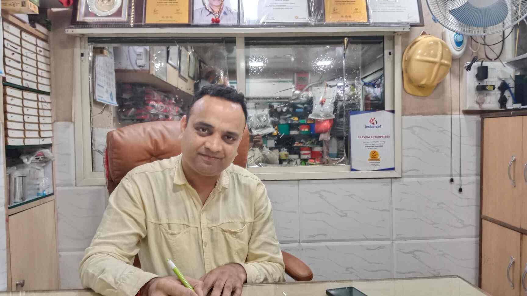 Top Reflective Tape Dealers in Chilakaluripeta रिफ्लेक्टिव टेप डीलर्स