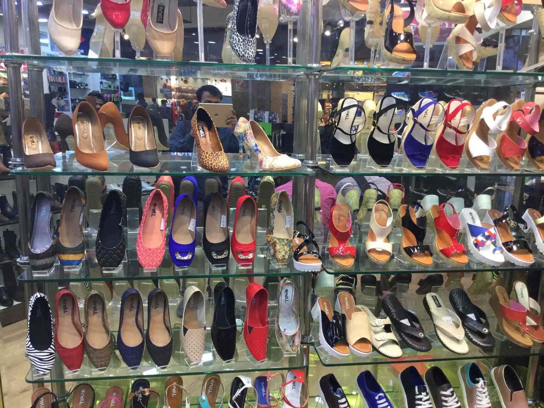 Walk In M And B in Noida Sector 38,Delhi Best Football Shoe Dealers