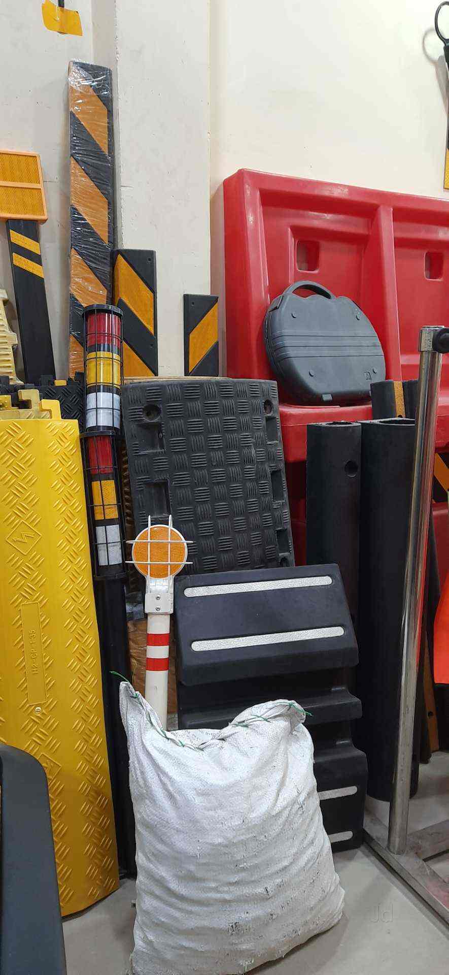 H2safety INDIA Ptv Ltd in Pahar Ganj,Delhi Best Road Safety Equipment