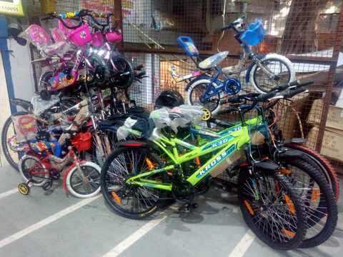 Jhandewalan cycle best sale market fat bike