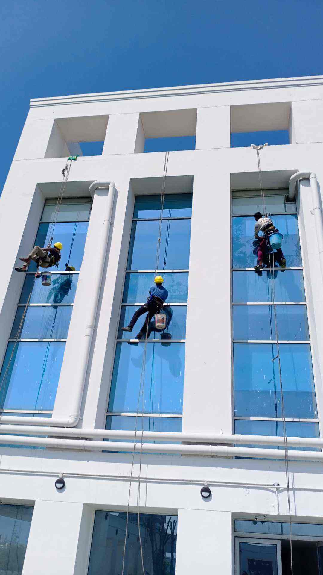 Top Facade Glass Cleaning Services in Noida City Best Facade Cleaning