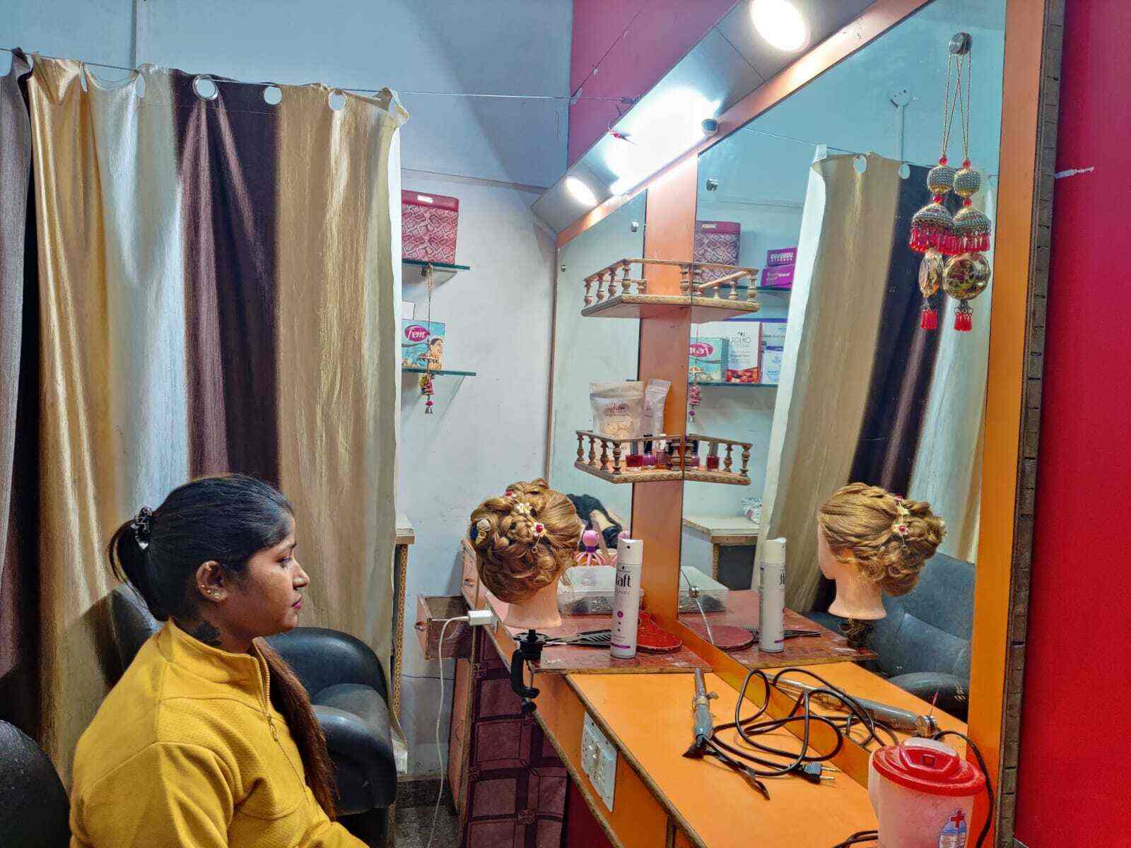Neha Makeover Salon in Gurgaon Sector 7,Delhi Best Beauty Parlours in