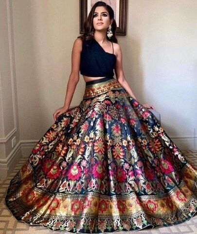 Buy Champagne Pearl Lehenga Set by SEEMA GUJRAL at Ogaan Online Shopping  Site