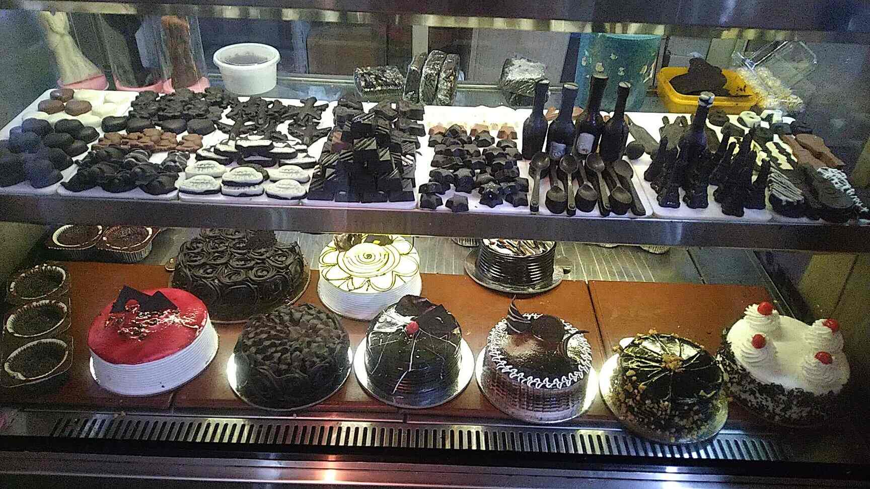 The Chocolate Hut in Green Wood City,Delhi Order Food Online Best