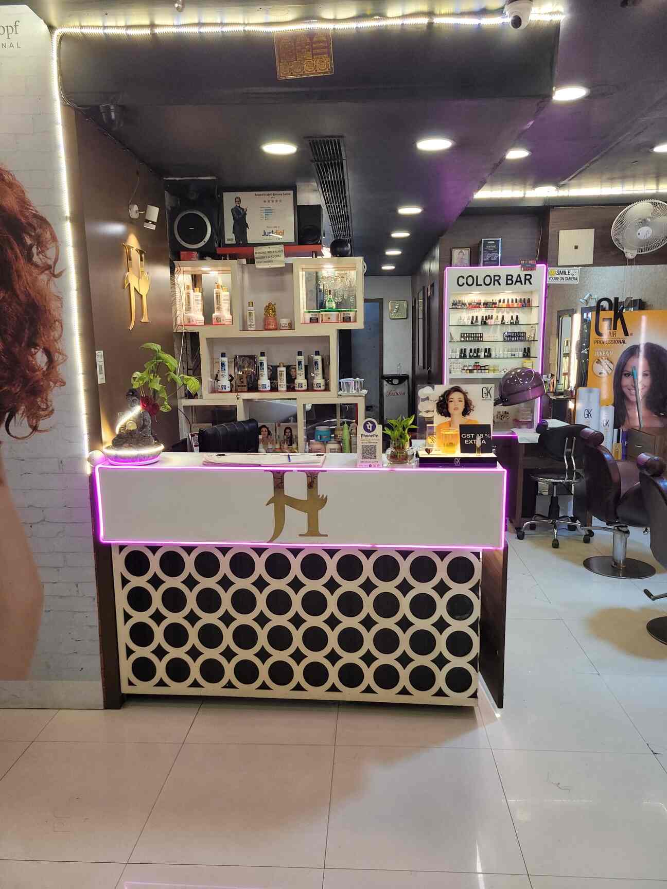 Find list of Jawed Habib Hair Xpreso near Eldeco Station One Mall